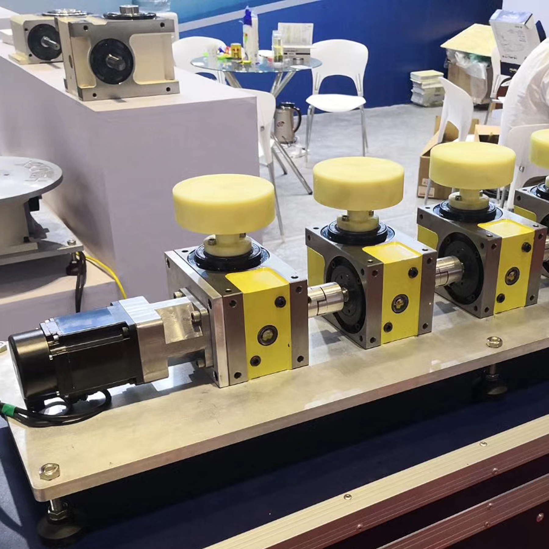 What are the differences in load capacity between different models of swing indexing gearboxes?